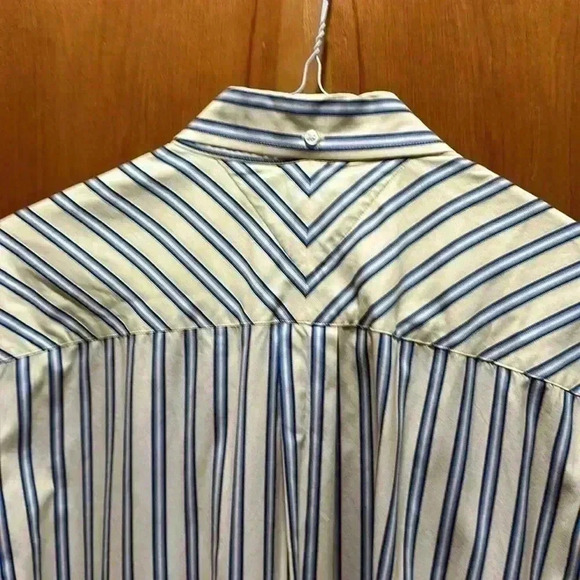 Tommy Hilfiger button collar size XL - Picture 7 of 9